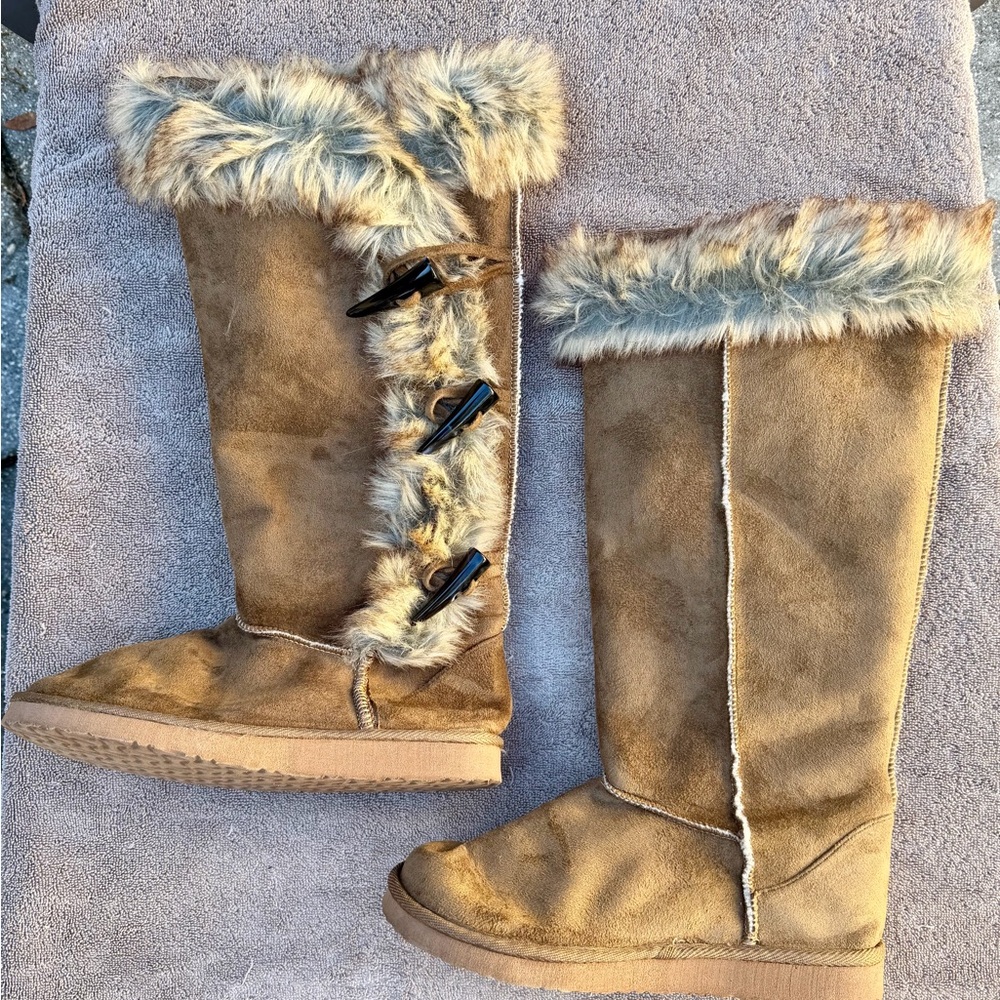 Faux Fur Trimmed Tan Boots